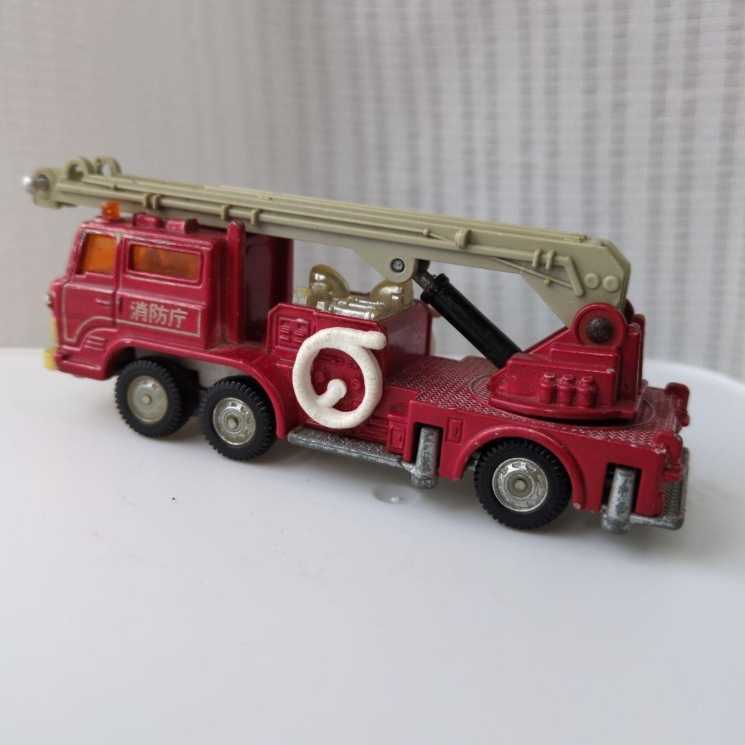 Rare Tomica Dandy Hino Snorkel Fire Truck 1/82 Scale Made in Japan
