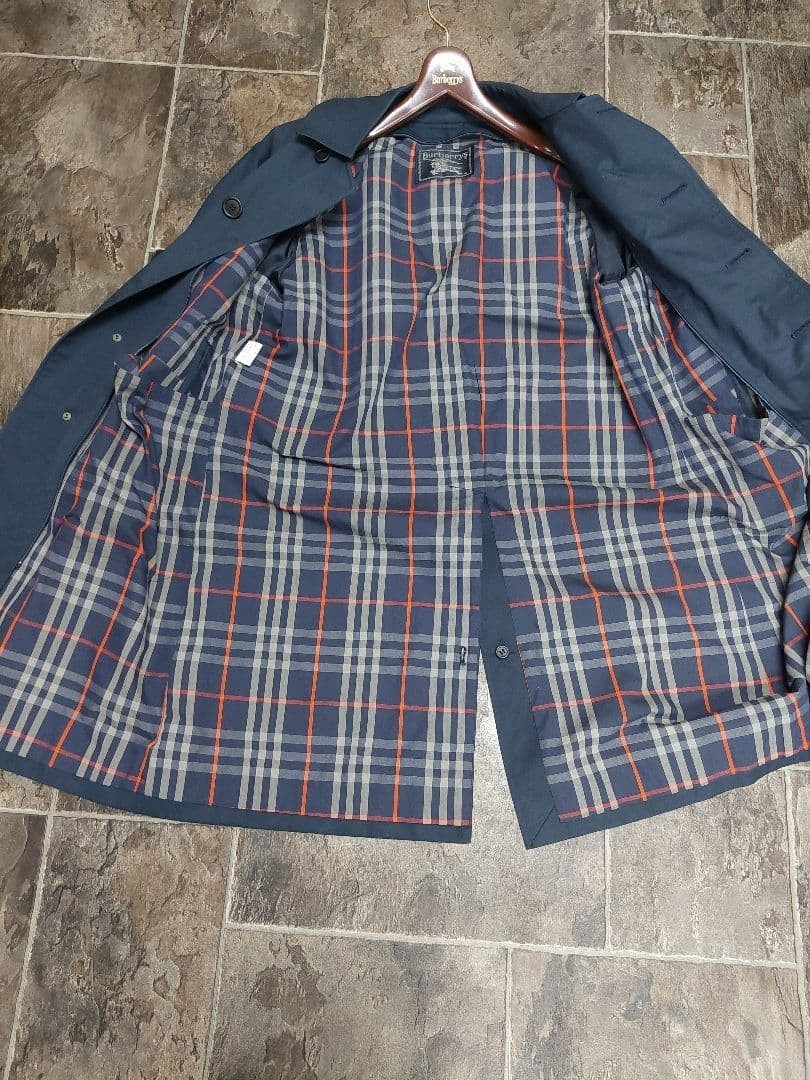 Men's Size M Burberry Navy Trench Coat Featuring Check Lining