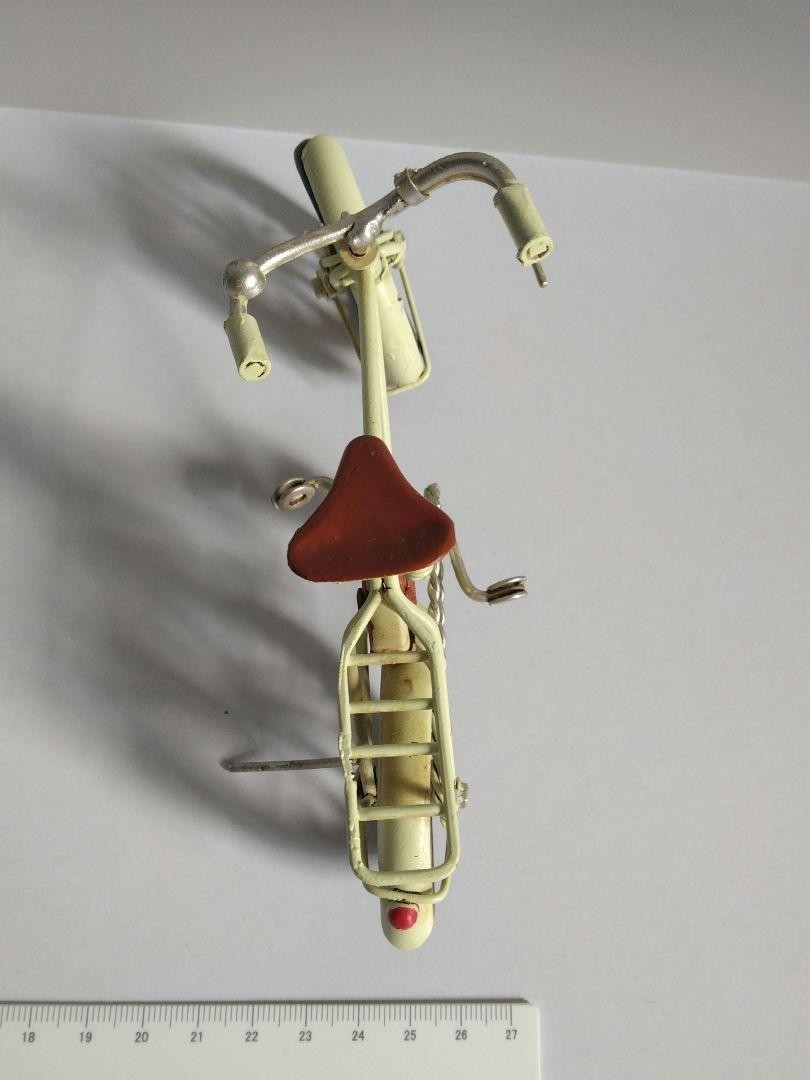 Retro vintage-style bicycle ornament