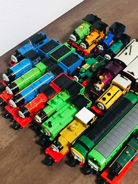Thomas and Friends Diecast Magnet Train Lot 22pcs Rare Discontinued 1990s Set