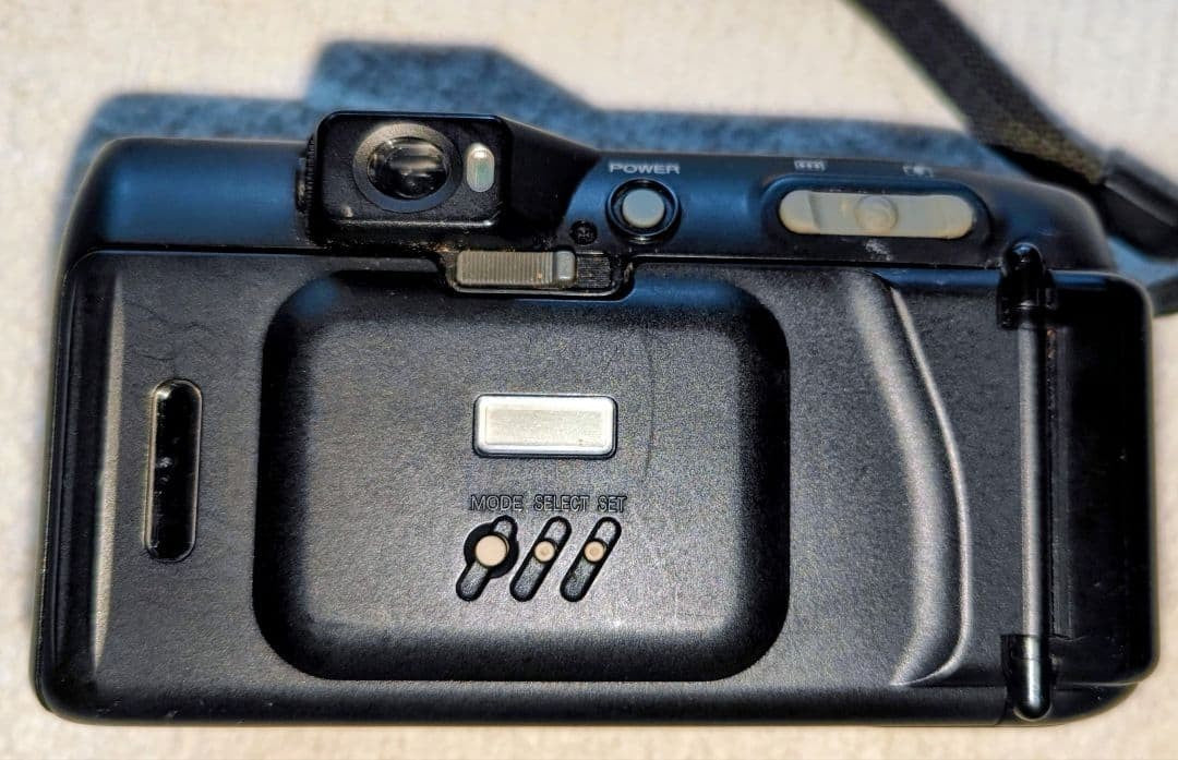 Showa Retro: Fujifilm Camera ‘FUJI CARDIA HITE DATE’