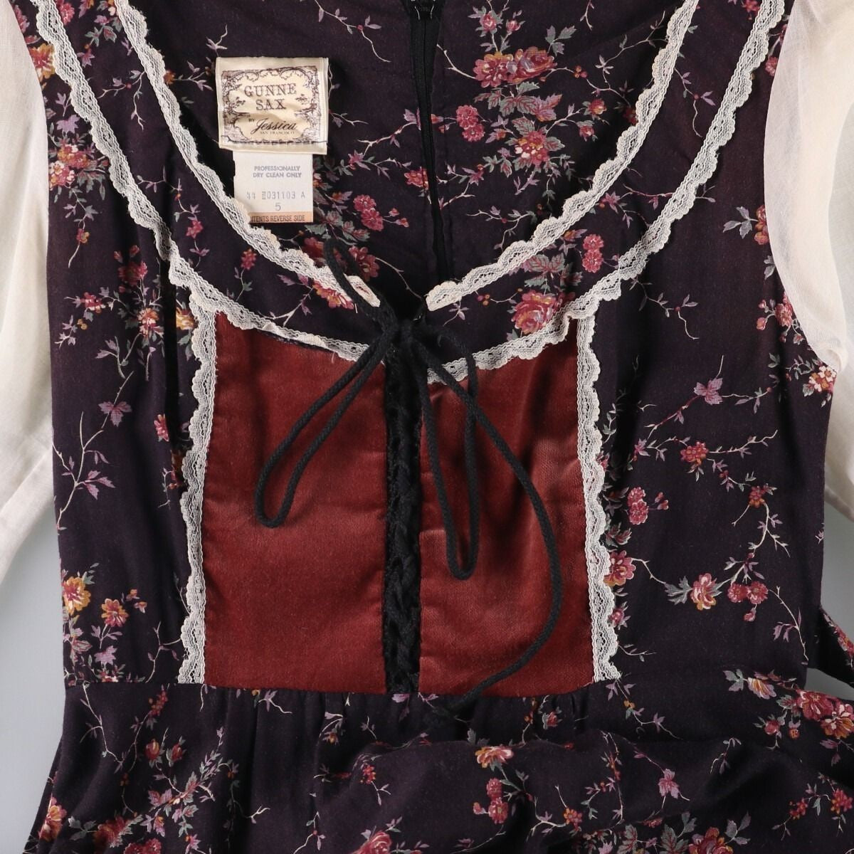 Vintage 1970'S Gunne Sax Jessica floral maxi dress with lace-up detailing an...