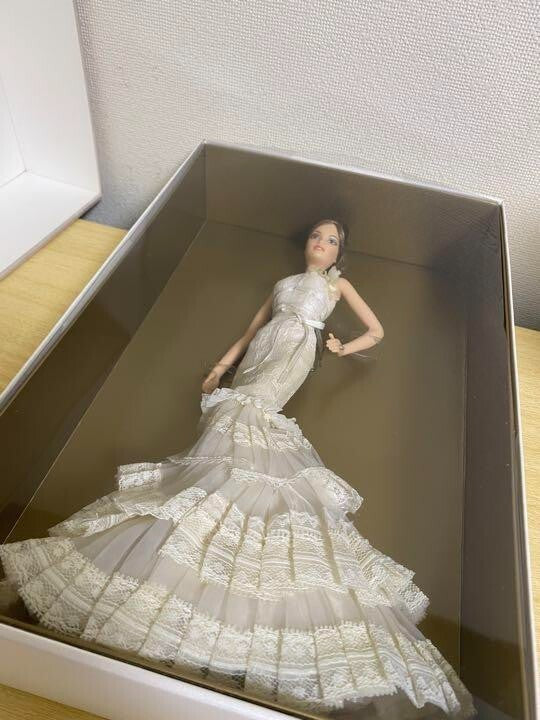 Barbie The Romanticist Vera Wang Bride Gold Label NRFB 8580pcs Limited Used