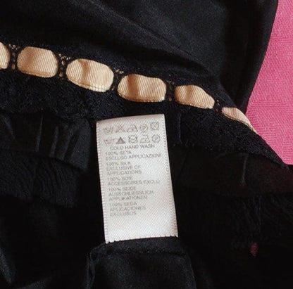 USED ANONYMOUS SHIPPING. EXCELLENT CONDITION PRADA VINTAGE LACE CAMISOLE BLACK