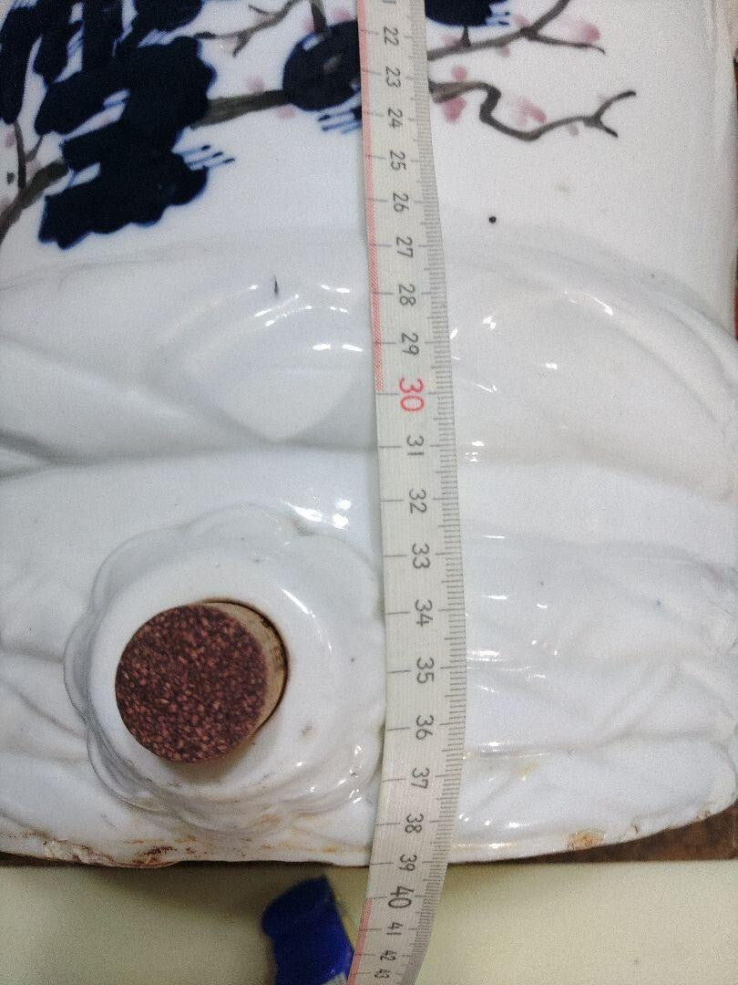 One-tonne barrel, porcelain sake barrel, window snow, Showa retro