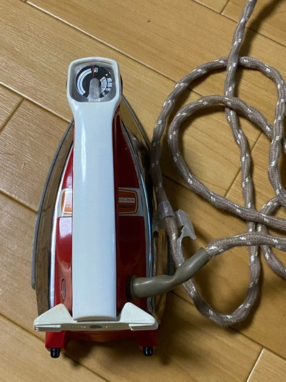 HITACHI Automatic Iron - A retro home appliance from the Showa era.