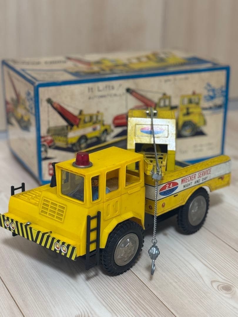 Bandai Wrecker Truck 8 SERIES WRECK TRUCK Battery-Operated with Box