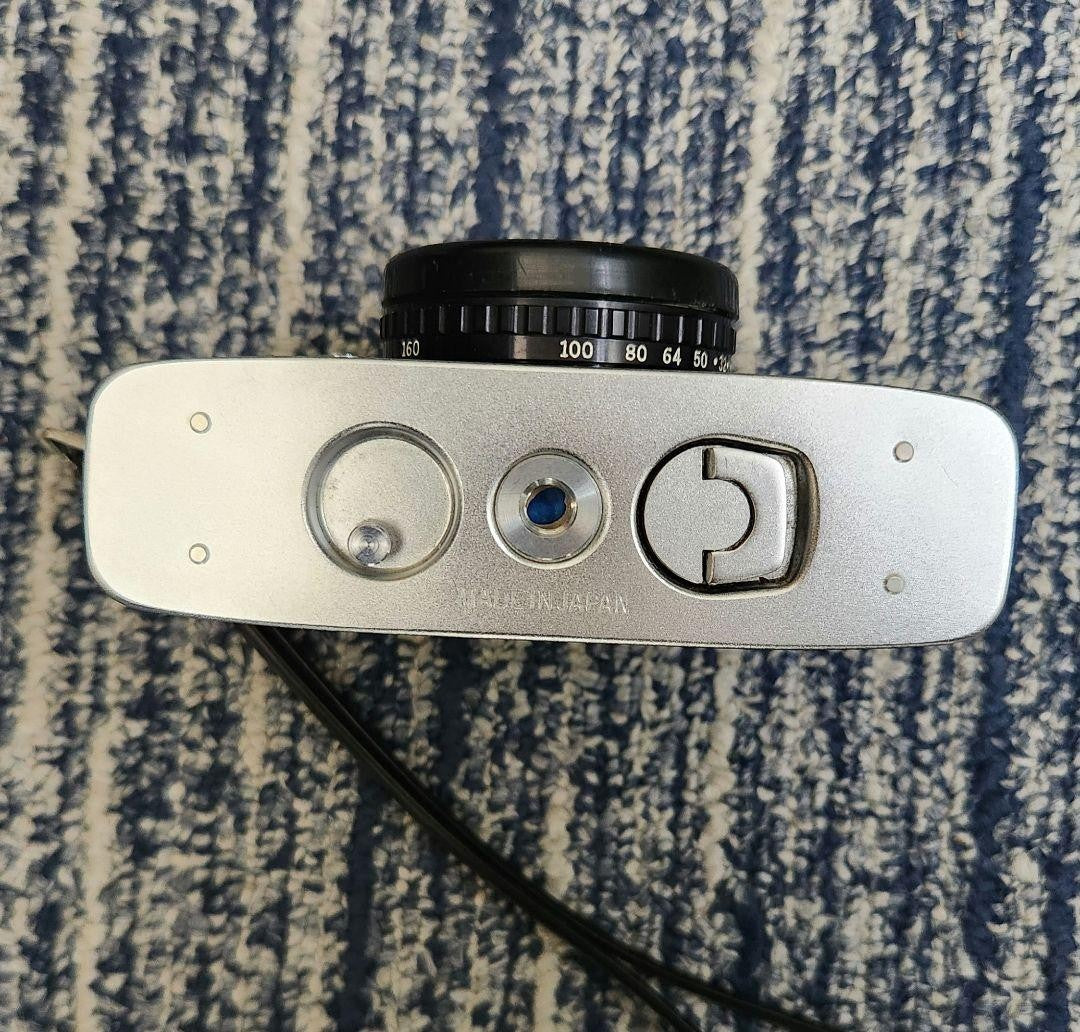 OLYMPUS PEN EE Compact Film Camera