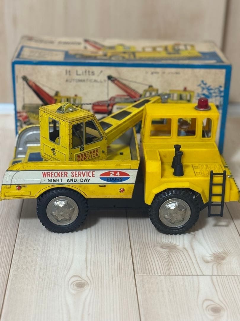 Bandai Wrecker Truck 8 SERIES WRECK TRUCK Battery-Operated with Box