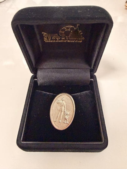 Spirit Award Pin Tokyo Disney Resort Cast Member Rare Used From Japan
