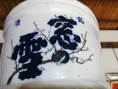 One-tonne barrel, porcelain sake barrel, window snow, Showa retro