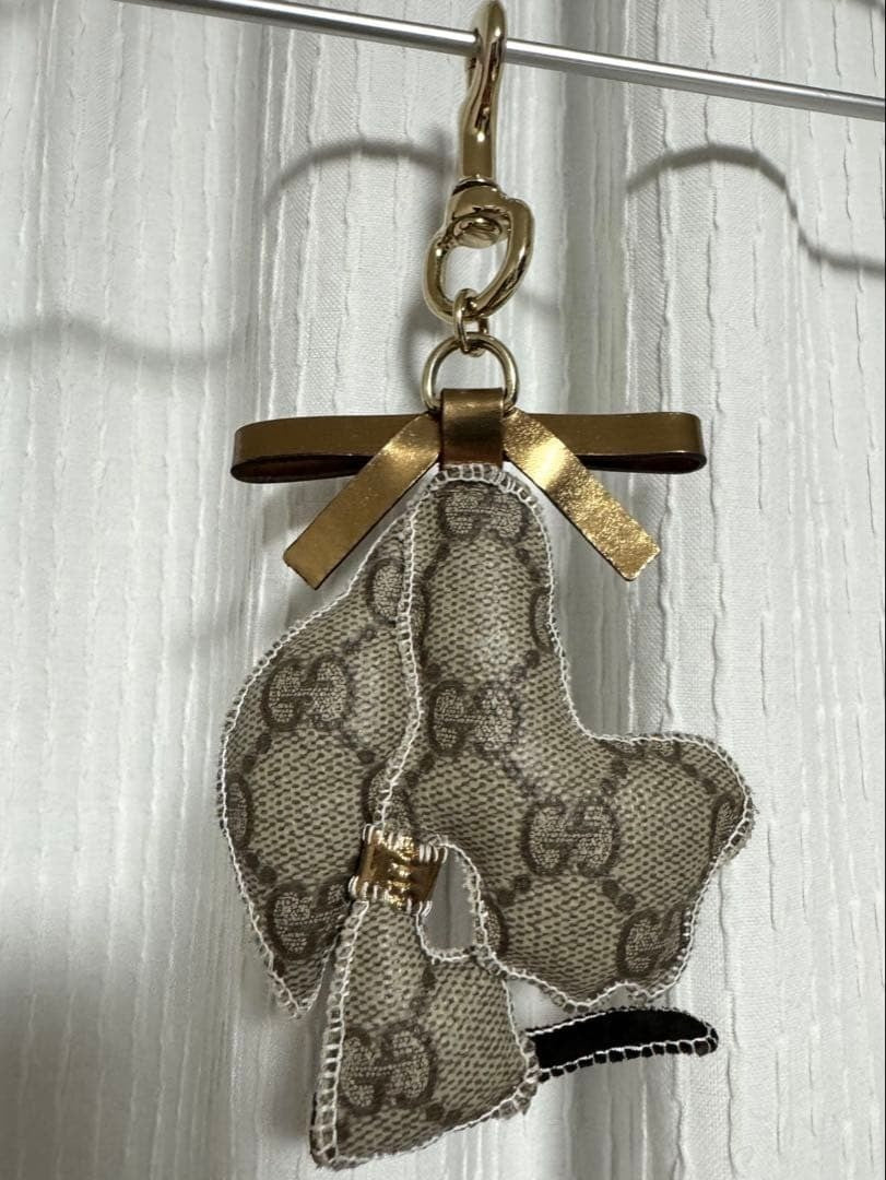 Gucci GG supreme Great Dane Dog w/ Gold Ribbon Bag Charm Key Ring Keychain