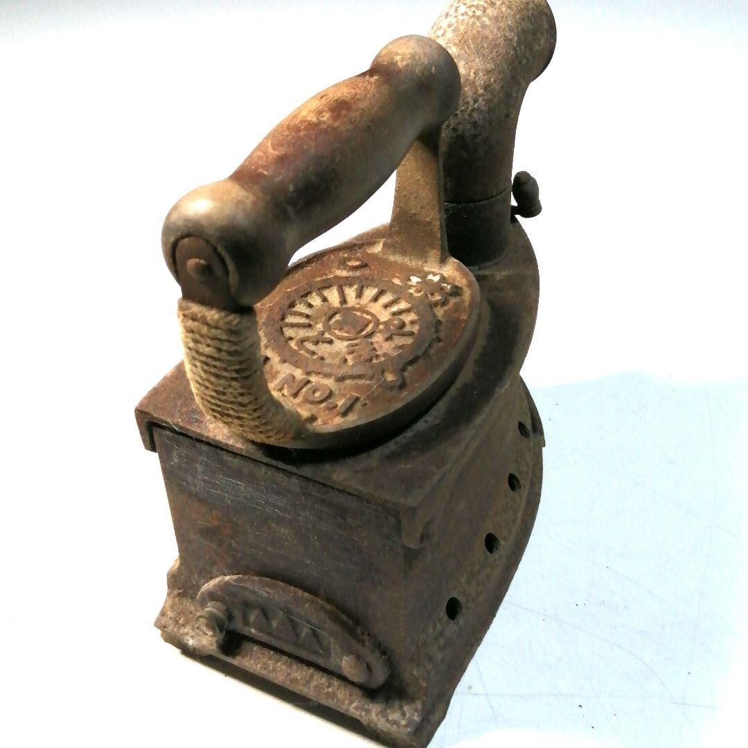 [Antique] Antique iron, interior, Showa Retro.