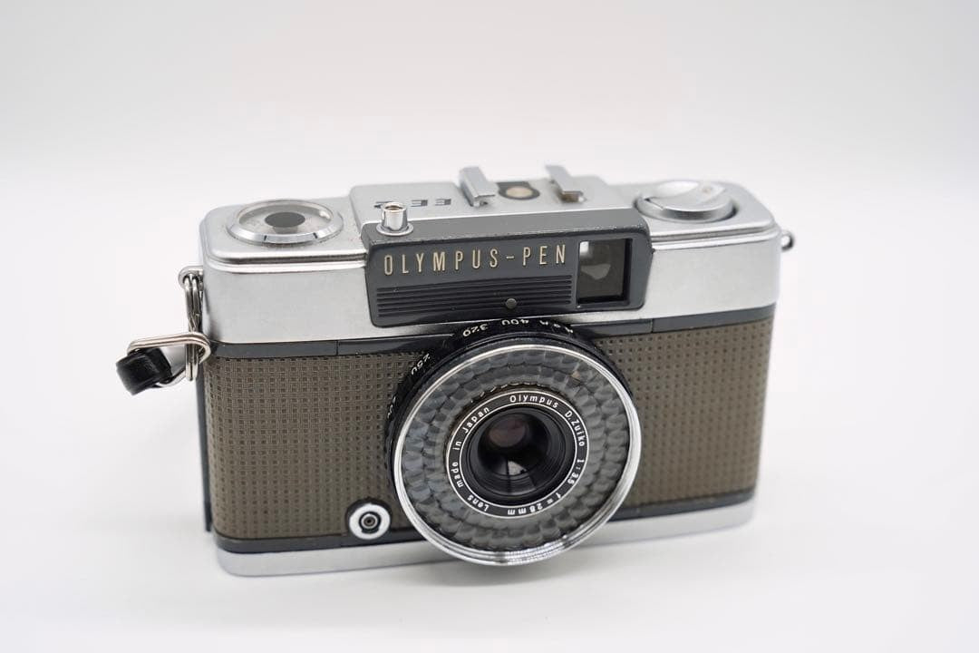 OLYMPUS PEN EE-2 Half-Frame Film Camera