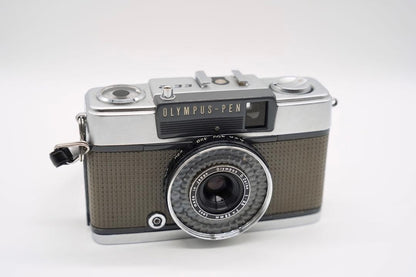 OLYMPUS PEN EE-2 Half-Frame Film Camera