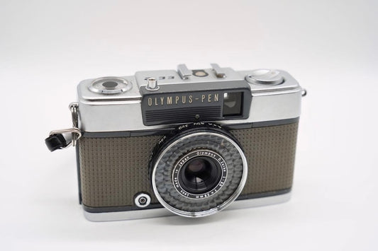 OLYMPUS PEN EE-2 Half-Frame Film Camera
