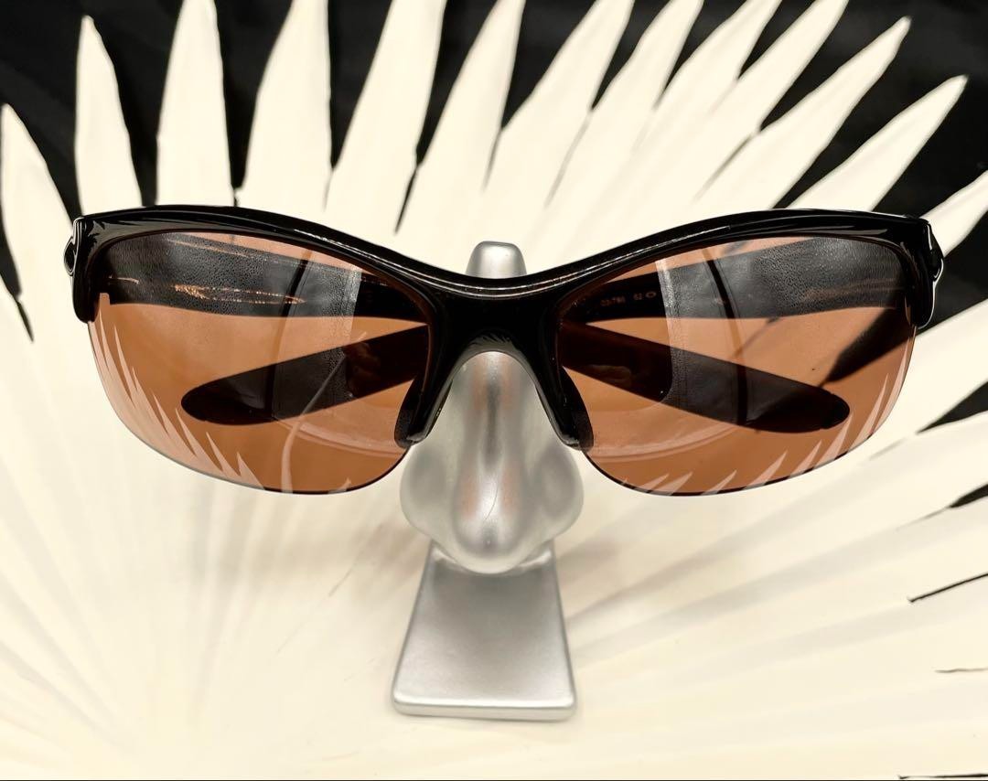 Oakley Commit Sunglasses 03-786 62/12 124 Black Frame Brown Lenses