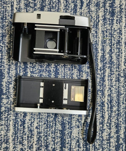 OLYMPUS PEN EE Compact Film Camera