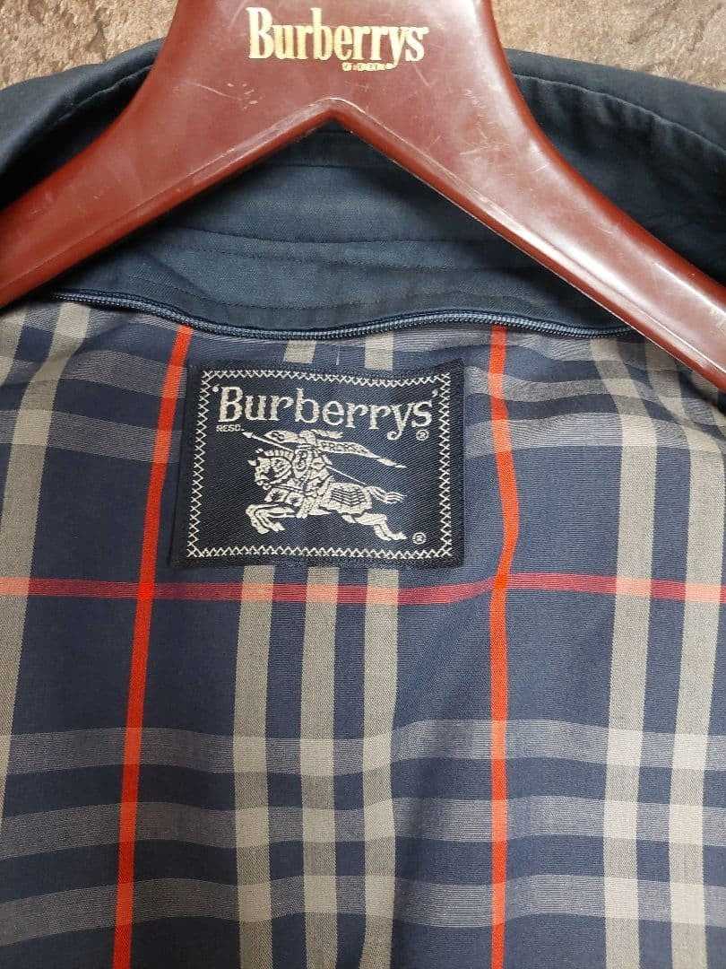 Men's Size M Burberry Navy Trench Coat Featuring Check Lining