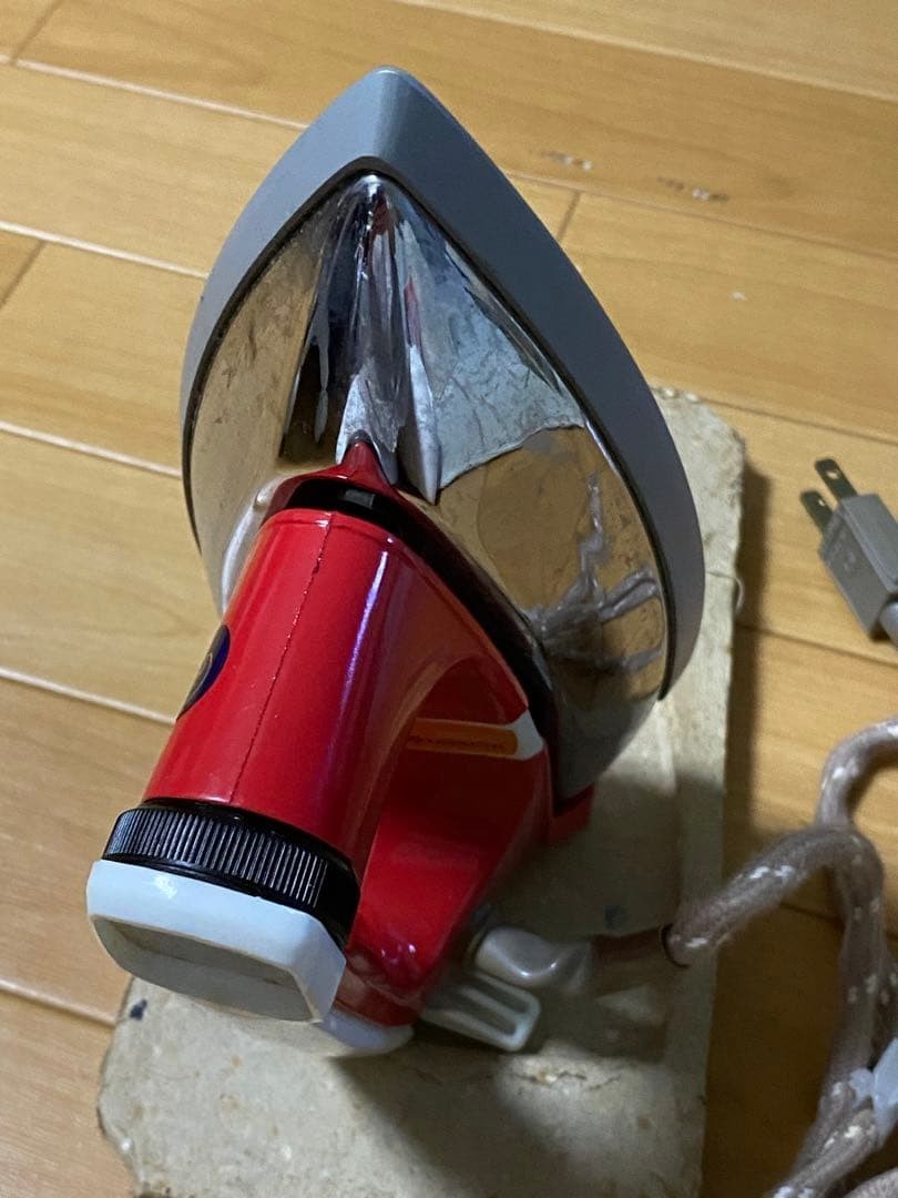 HITACHI Automatic Iron - A retro home appliance from the Showa era.