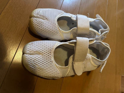 Women 8.0US Nike Sports Sandals, White, Air rift, Mesh, Tabi Bag Sneaker Sports