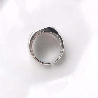 Onyx-effect silver signet ring, simple, one size fits all.