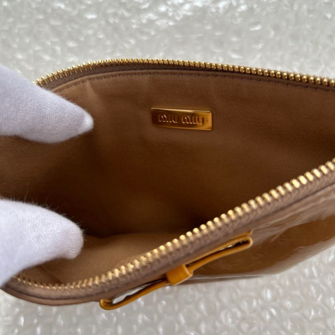 Miu Miu, Pouch, ruffled, enamel, brown, zipper gold, from Japan