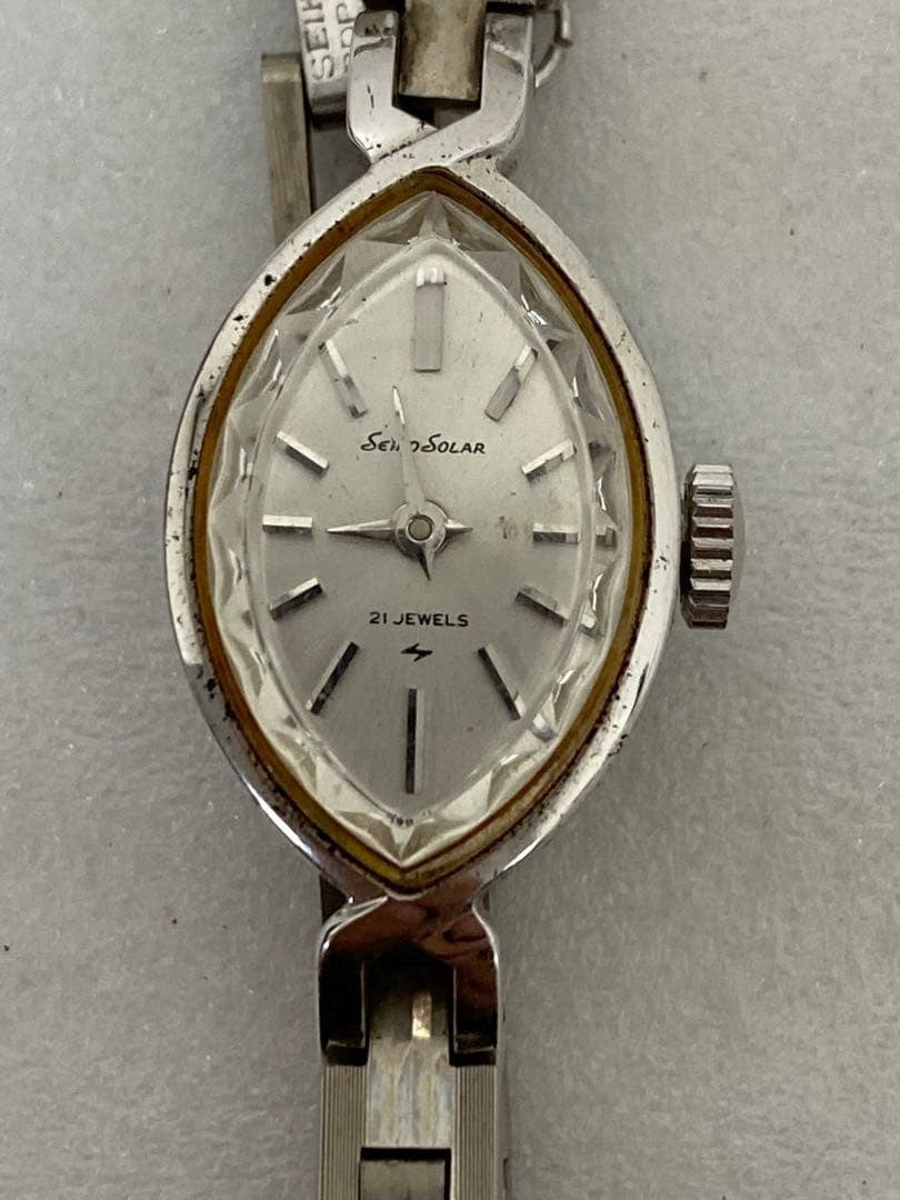 SEIKO 21 Jewels Hand-Wound Ladies Watch - Working Condition