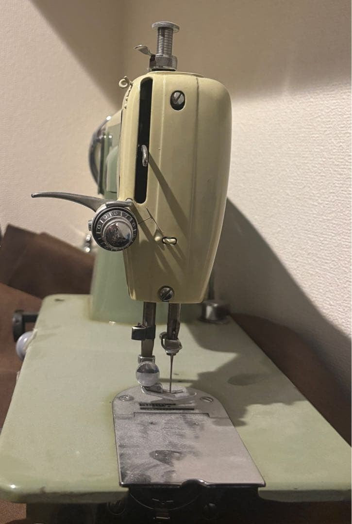 [For display] Retro sewing machine National
