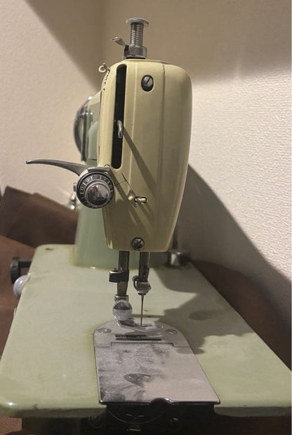 [For display] Retro sewing machine National