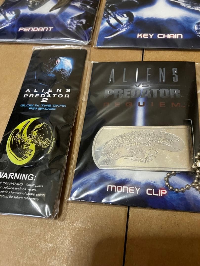 Rare not for sale Alien vs Predator goods set pendant etc. AVP2