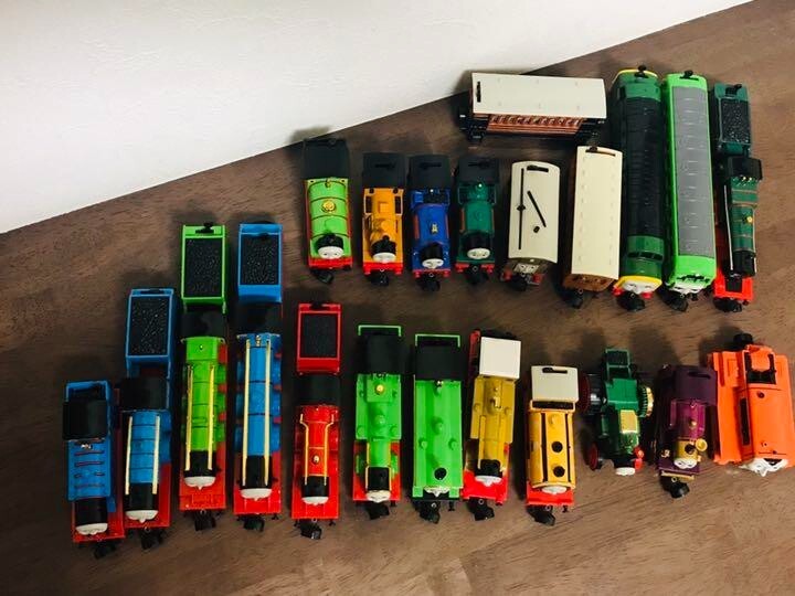 Thomas and Friends Diecast Magnet Train Lot 22pcs Rare Discontinued 1990s Set