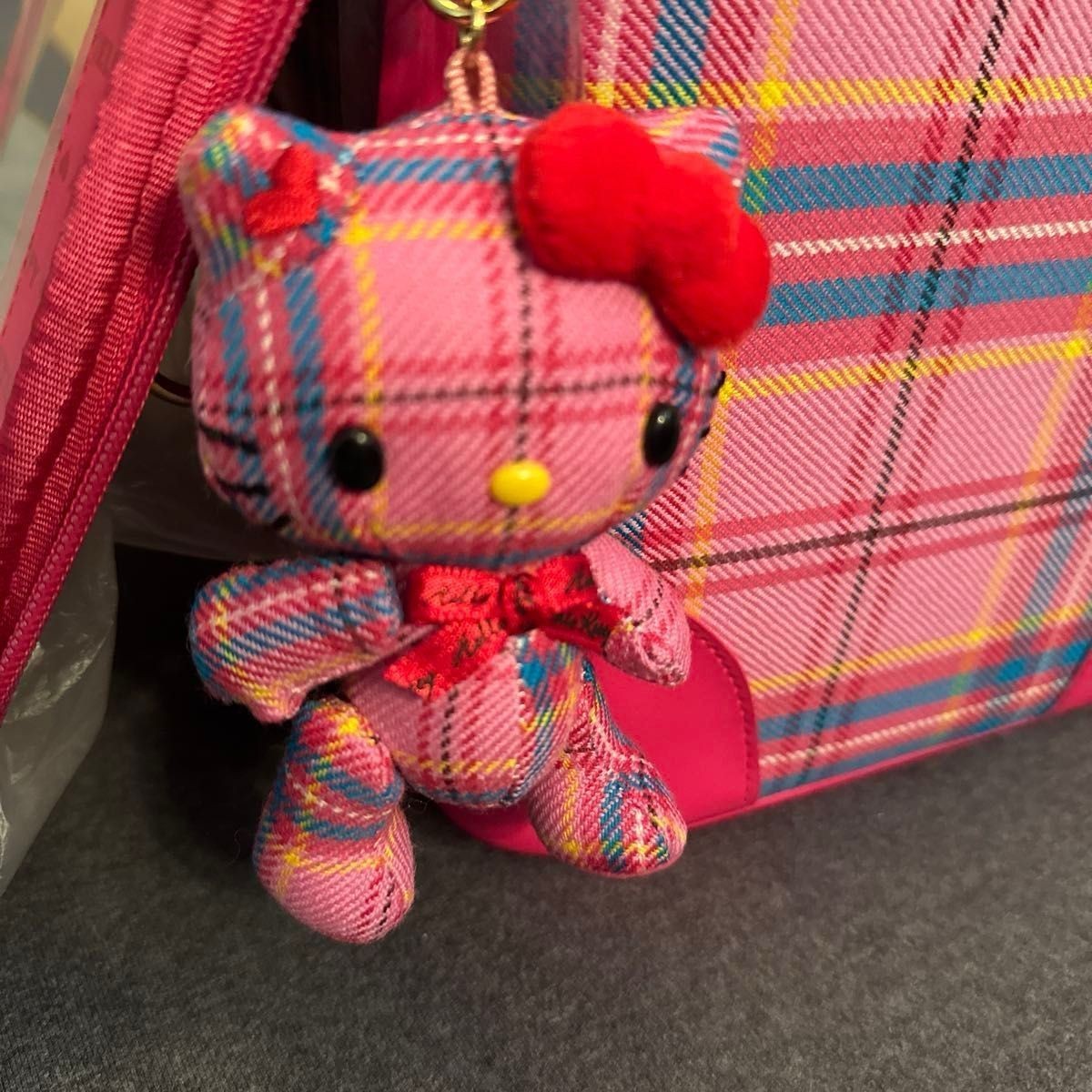 Sanrio Hello Kitty Locaron Pink Check Cosmetic Box Charm Plush Set New