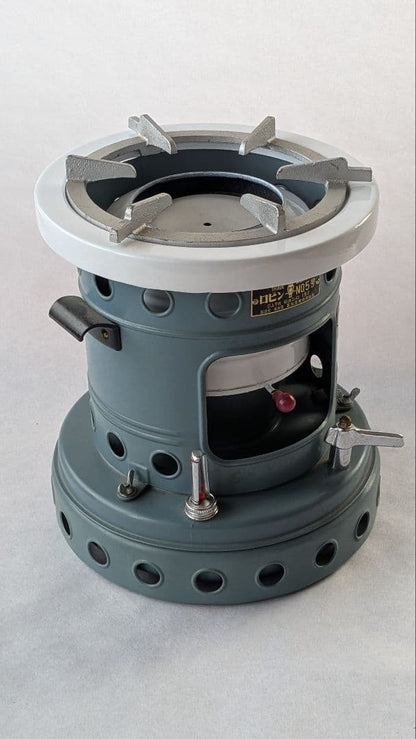 Unused Robin kerosene stove, model No. 5, Hope 5 type, with instruction manual.