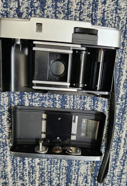 OLYMPUS PEN EE Compact Film Camera