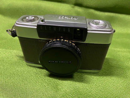 Excellent Condition OLYMPUS PEN EE Compact Film Camera