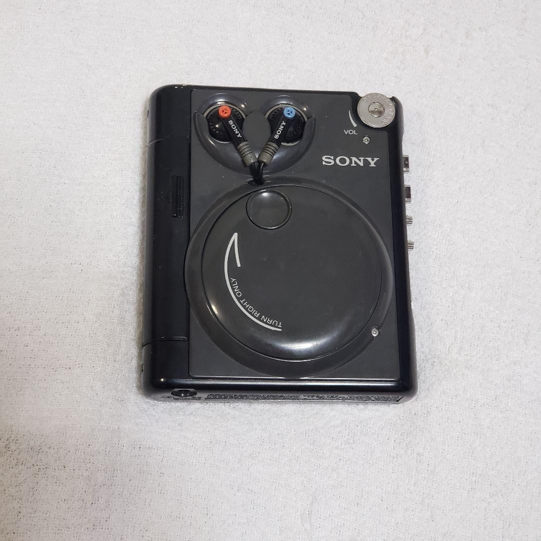 SONY WARKMAN WM-51 - Powers on, but malfunctioning. Sold as junk.