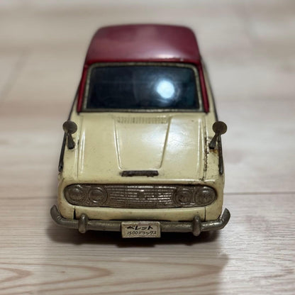 【Old Tin Car】 1/18 Scale Isuzu Bellett 1500 Deluxe