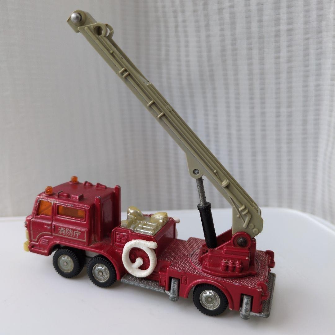 Rare Tomica Dandy Hino Snorkel Fire Truck 1/82 Scale Made in Japan
