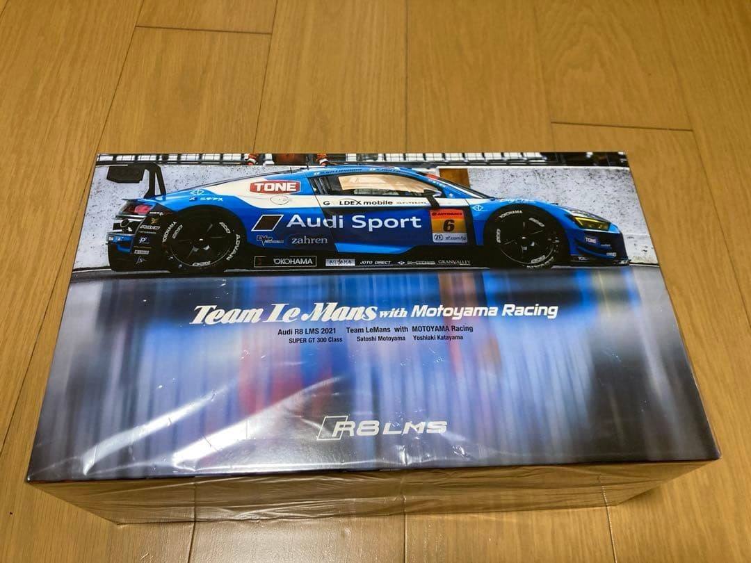 SPARK Audi R8 1/18 Super GT300 Model Car Scale Collectible Authentic Rare