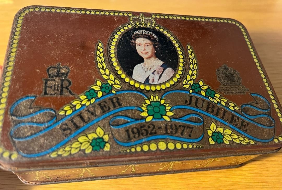 Queen Elizabeth II 25th Anniversary Trebor Candy Can Showa Retro