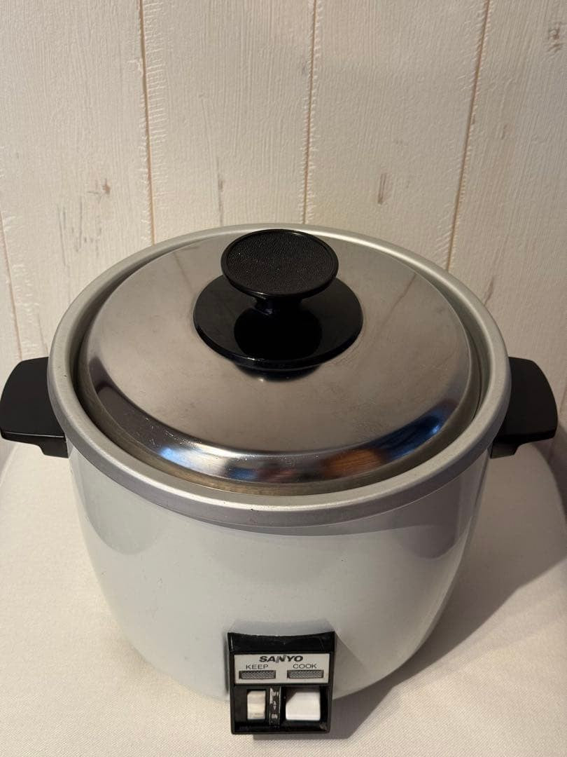SANYO Rice Cooker, White, with Keep Warm and Cooking Functions