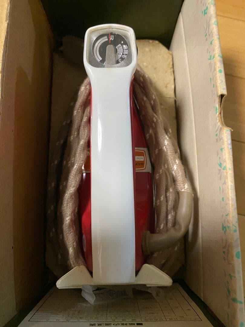 HITACHI Automatic Iron - A retro home appliance from the Showa era.