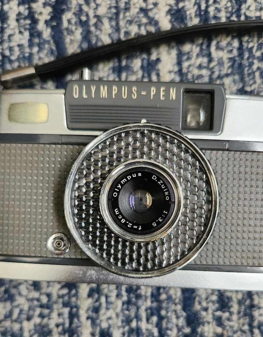 OLYMPUS PEN EE Compact Film Camera