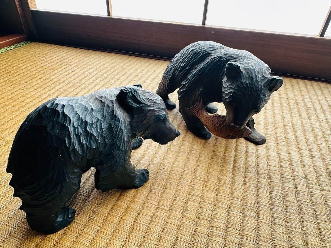 Set of two carved wooden bears