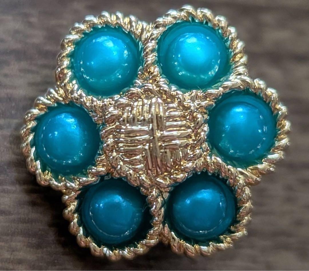 Set of 5 turquoise green flower-shaped buttons