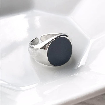 Onyx-effect silver signet ring, simple, one size fits all.