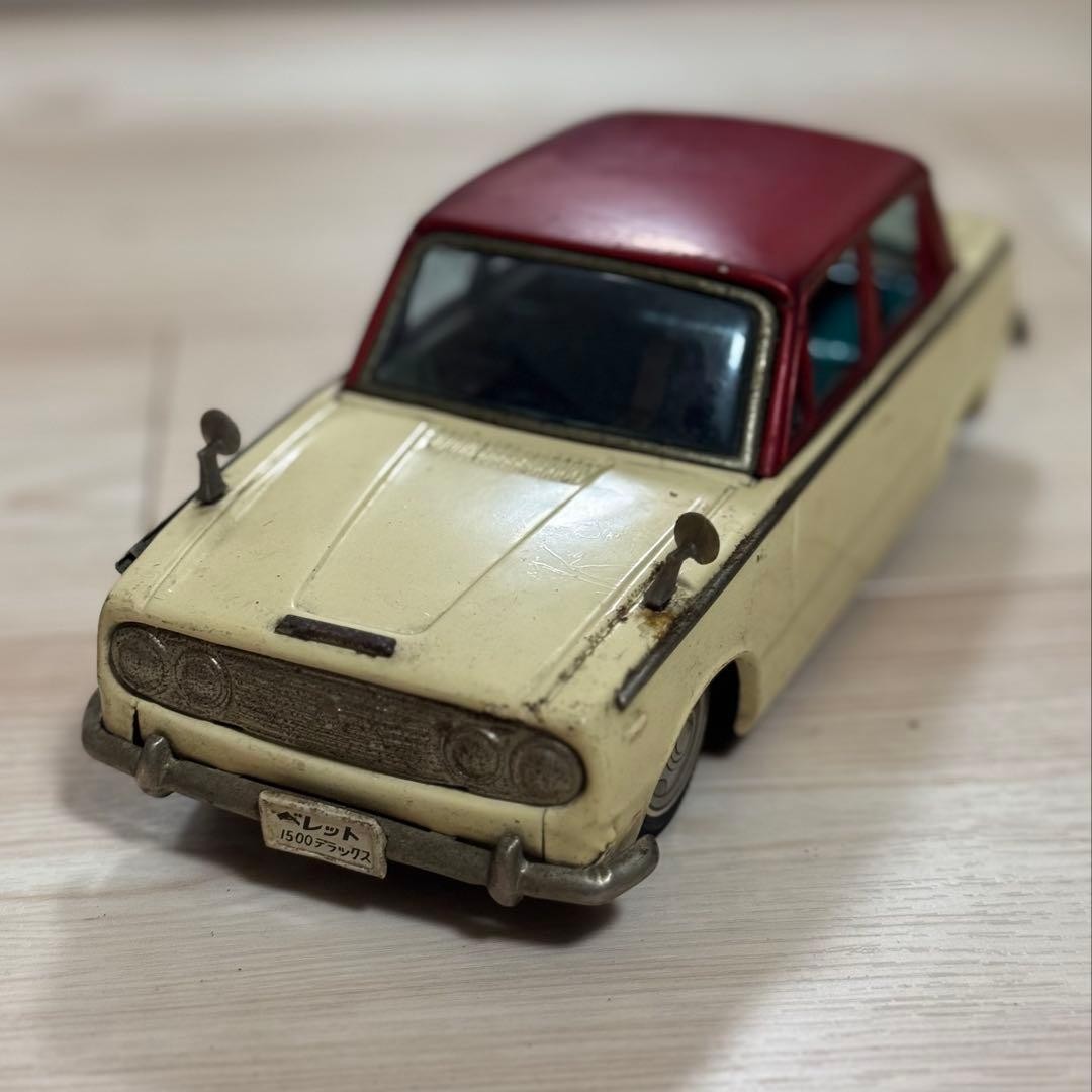 【Old Tin Car】 1/18 Scale Isuzu Bellett 1500 Deluxe