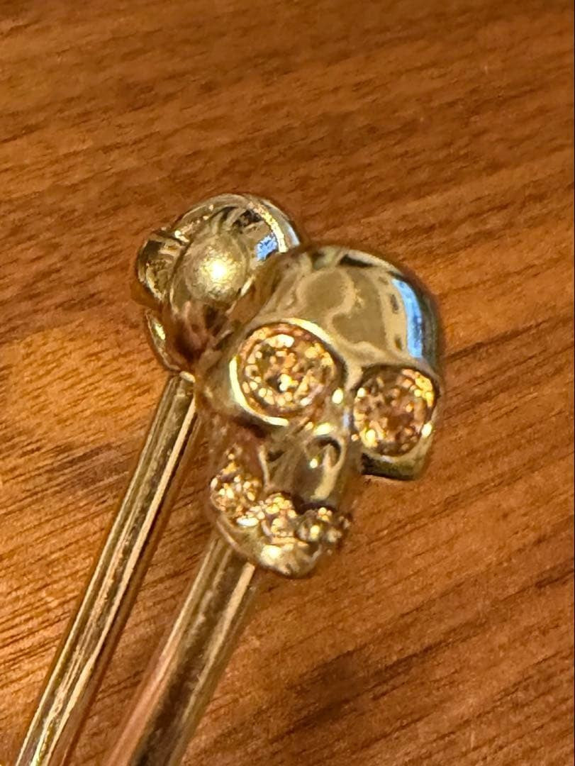 Alexander McQueen Skull U-shaped Keychain Gold Tone Metal