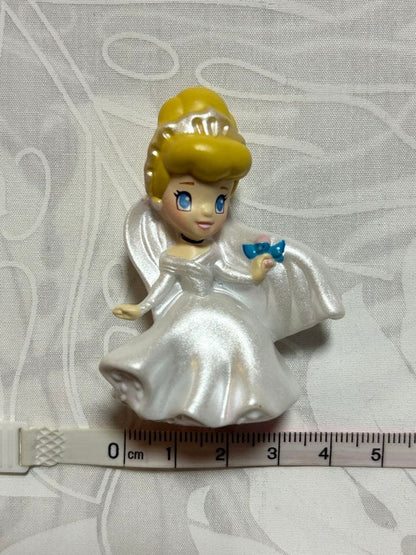 Rare ZIZZLINGERS DISNEY Princess Figure by Zizzle